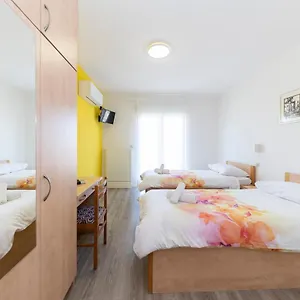 guesthouse-villa-irena.hotelinzadar.com/
